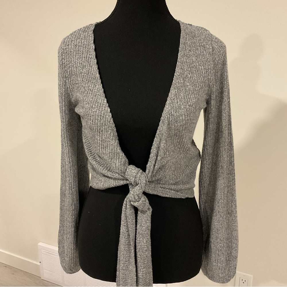 Hollister Gray Wrap topper with Ballon Sleeves.